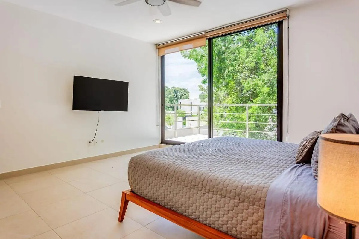 New Palmara Home With Pool And Paddle Court Gated Playa del Carmen Holiday home